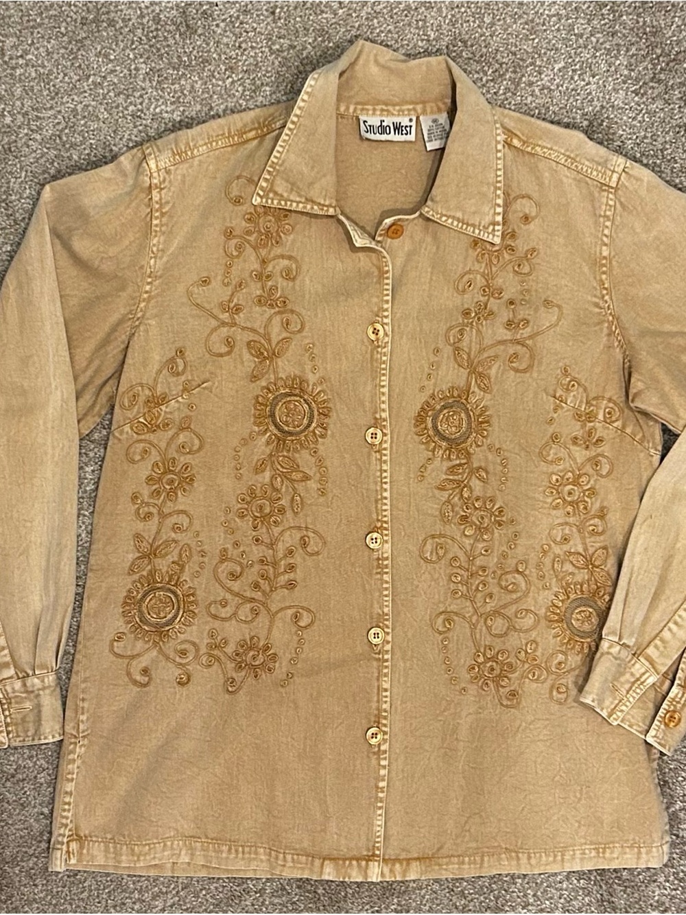 Studio West Tan Embroidered Floral Button-Up Shirt size medium